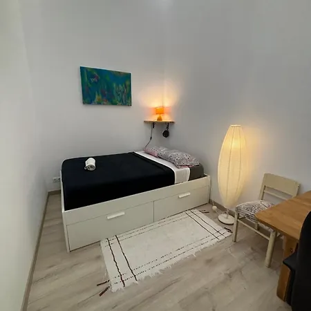 Spacious Mouraria Steps From The Castle Апартаменты